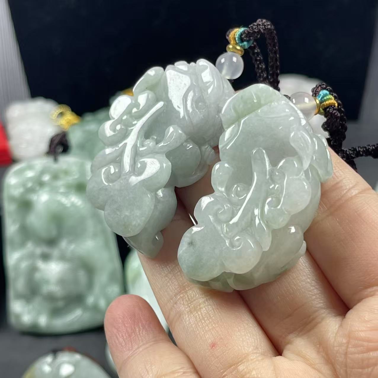 翡翠貔貅挂件男女翡翠玉坠招财挂饰情侣玉石项链一对公母皮休