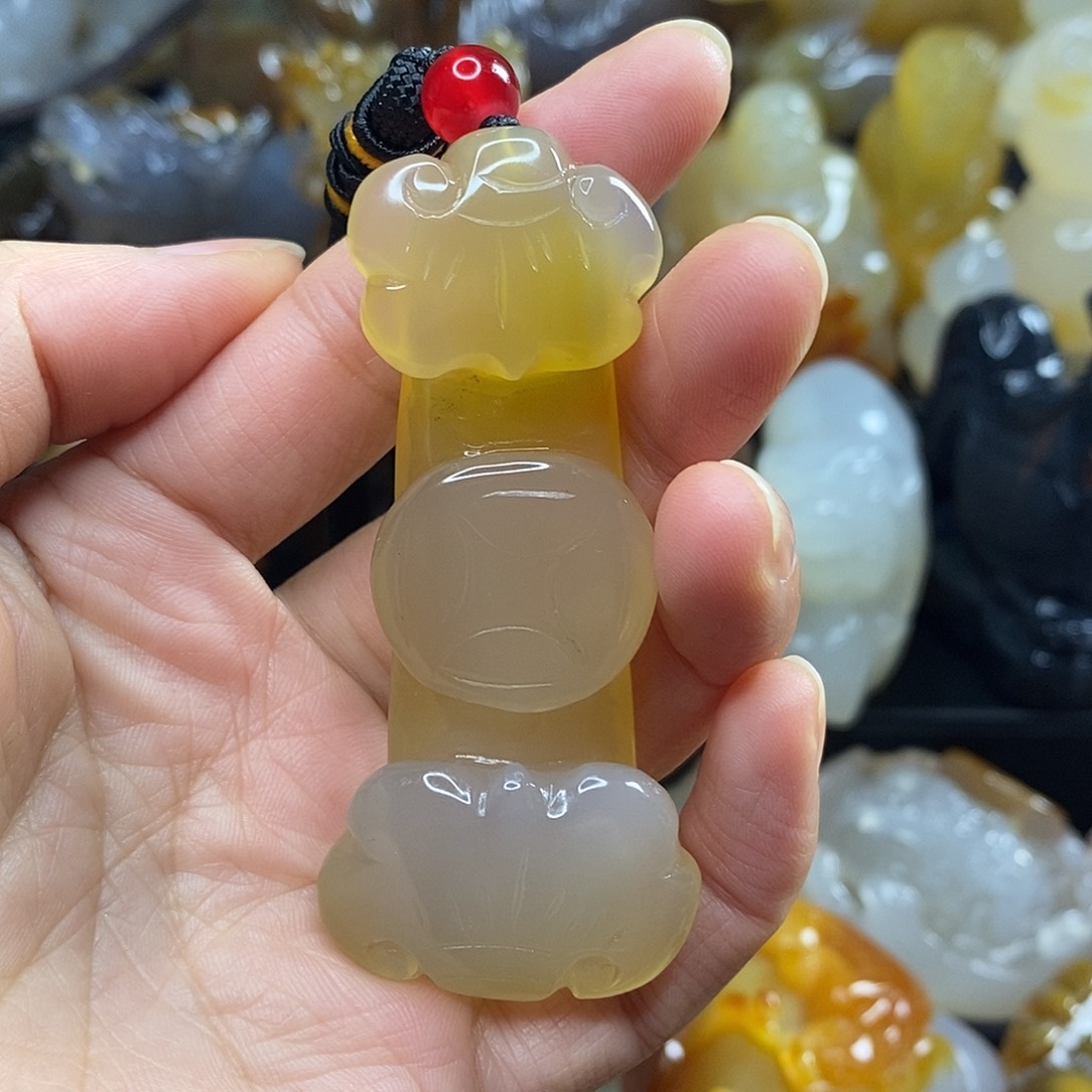 曹***生玛瑙/玉髓未镶嵌小手把件