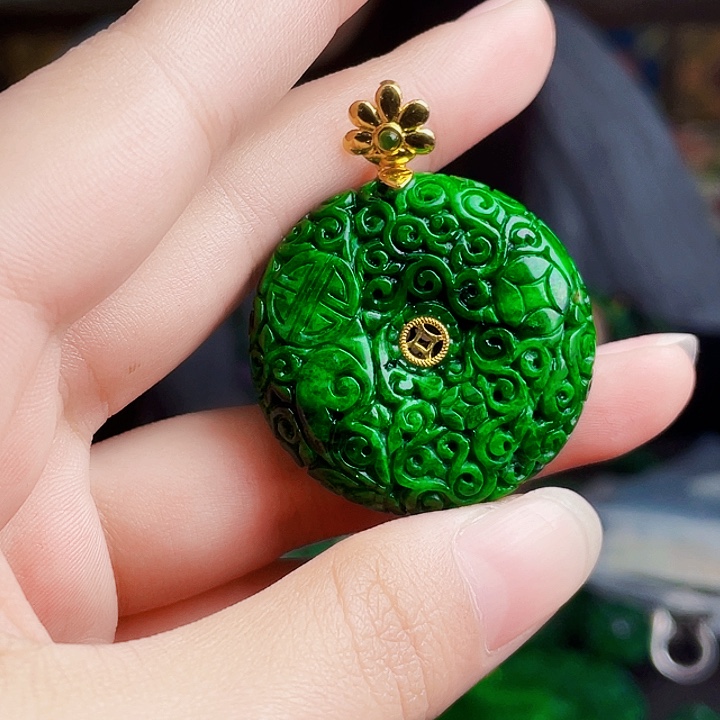 翡翠18K金镶嵌颈饰