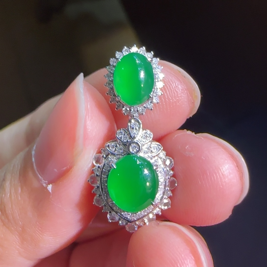 翡翠吊坠(不含链)18K金镶嵌蛋面