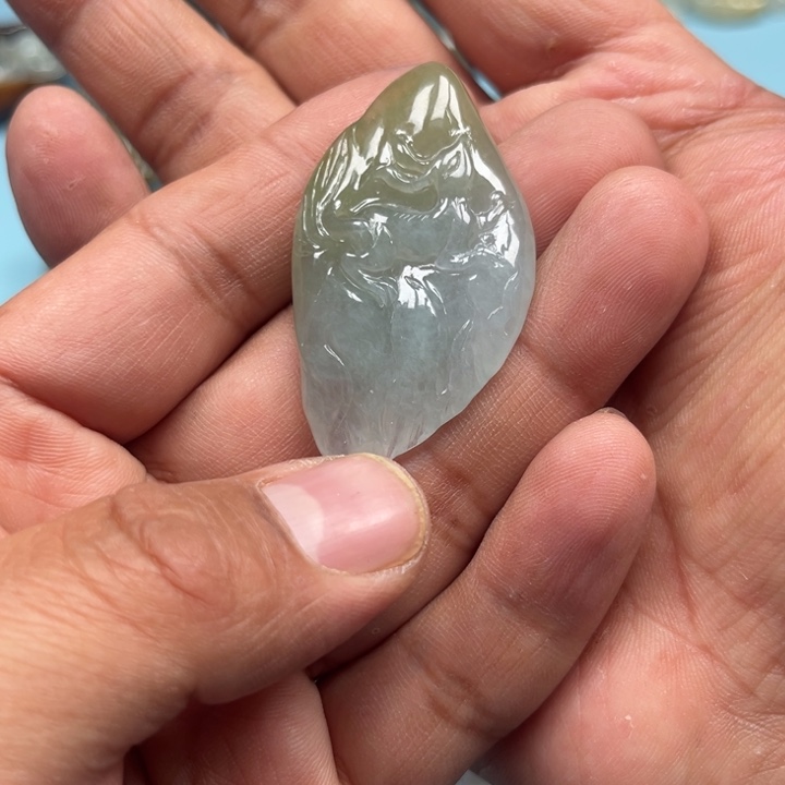 翡翠挂件未镶嵌九尾狐