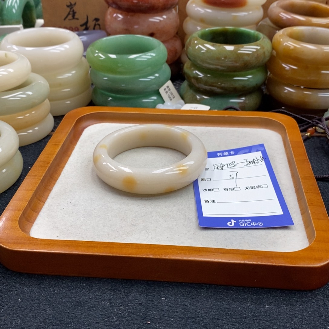 用***生石英质玉手镯未镶嵌