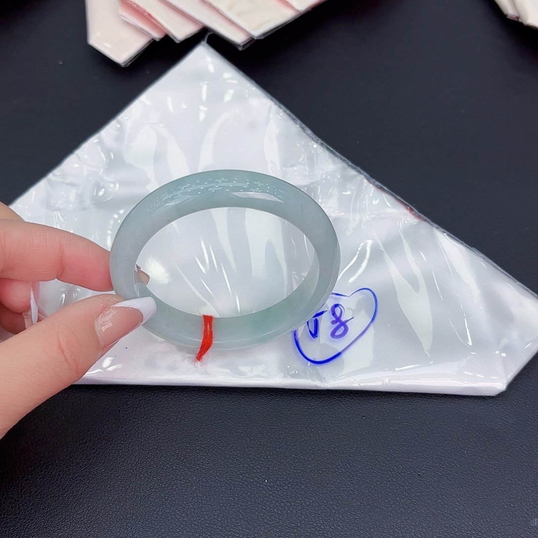 翡翠手镯未镶嵌手镯