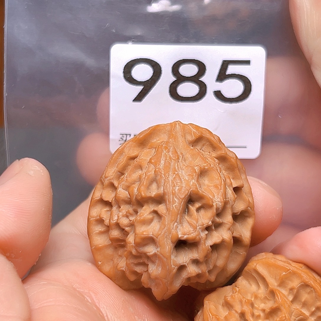 文玩核桃吊坠苹果园