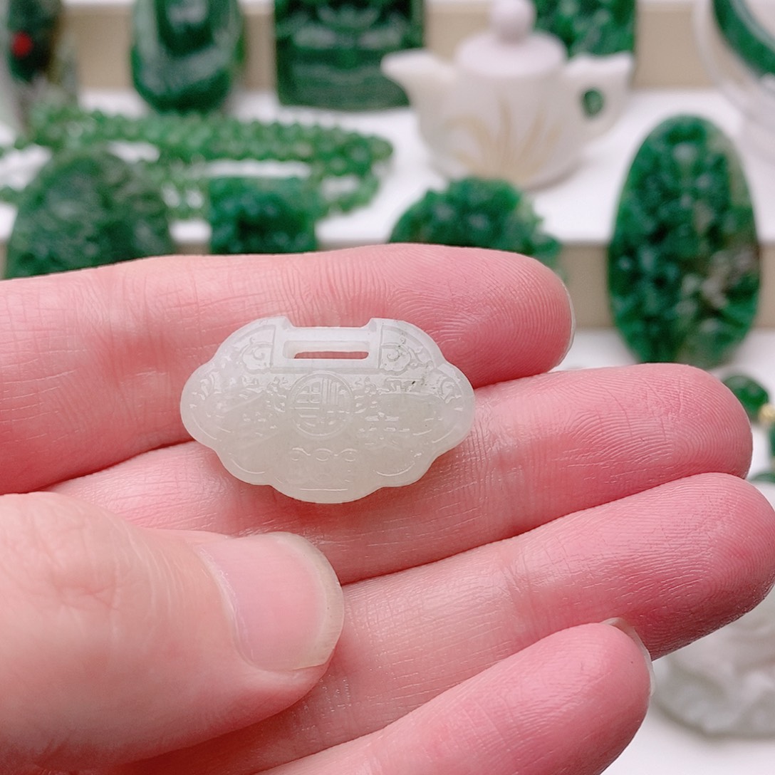 独山玉吊坠未镶嵌?**于定制