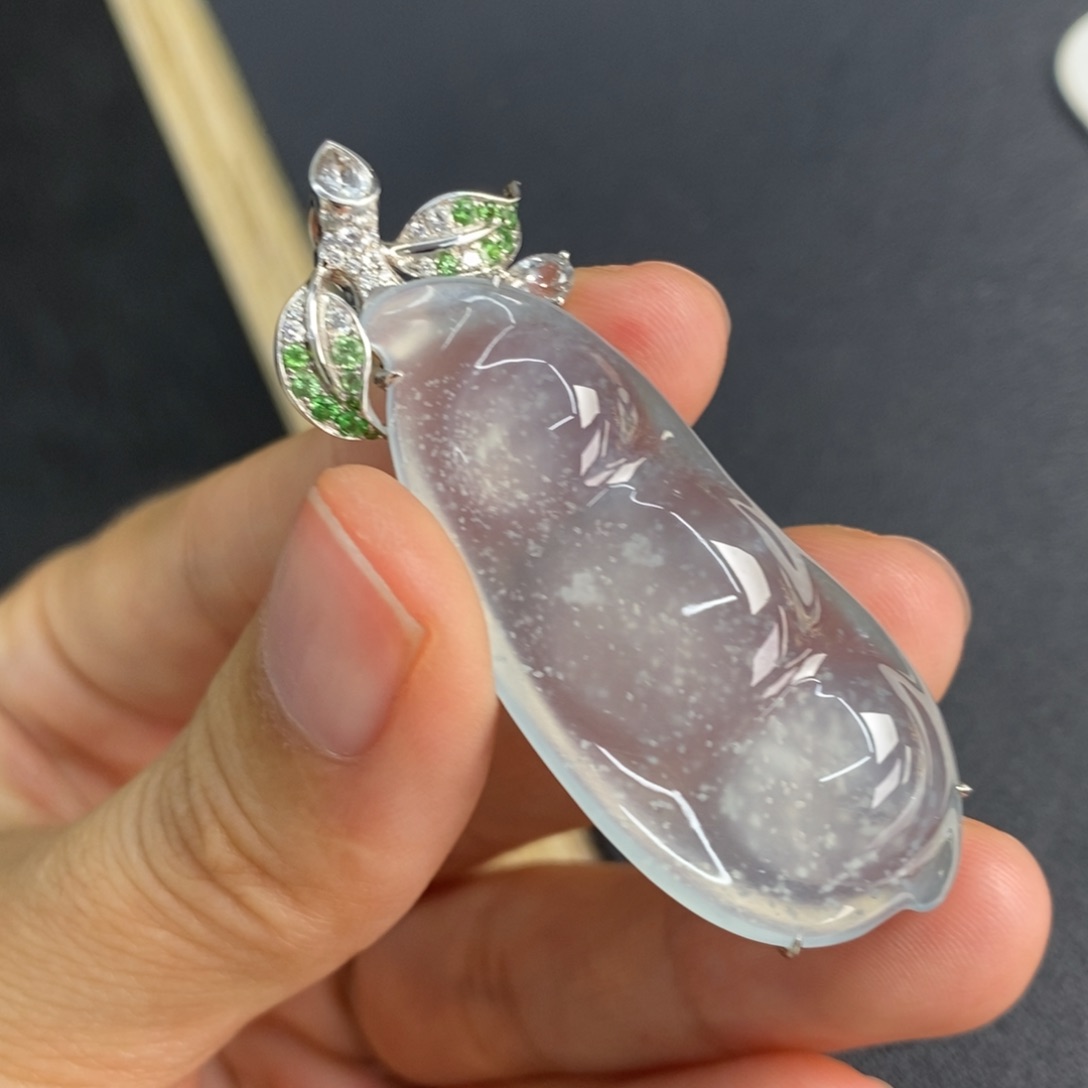 翡翠颈饰18K金镶嵌福豆