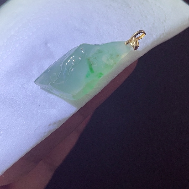 翡翠18K金镶嵌颈饰翡翠