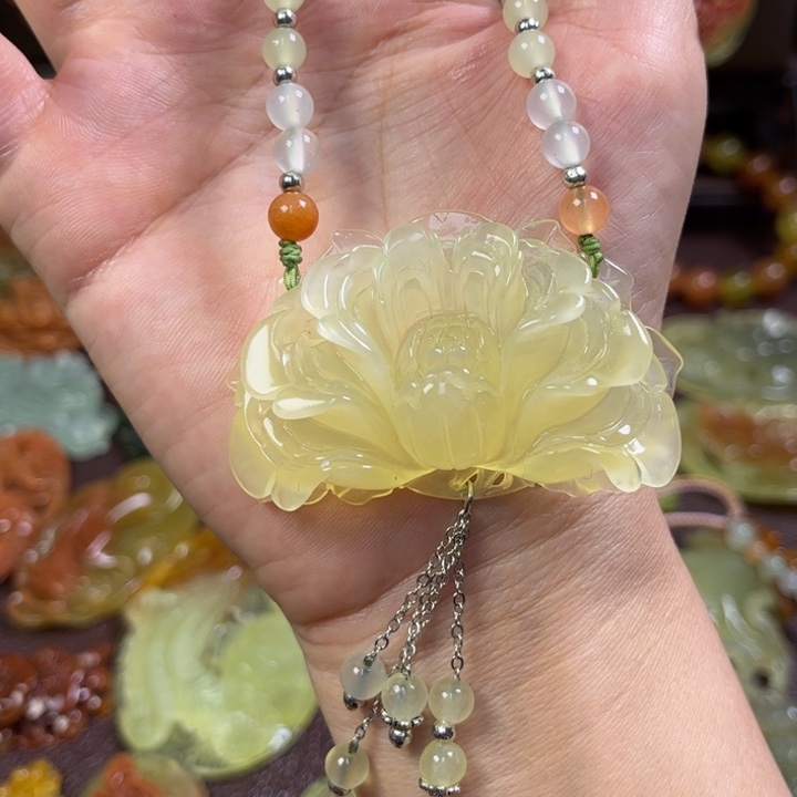 蛇纹石玉颈饰未镶嵌