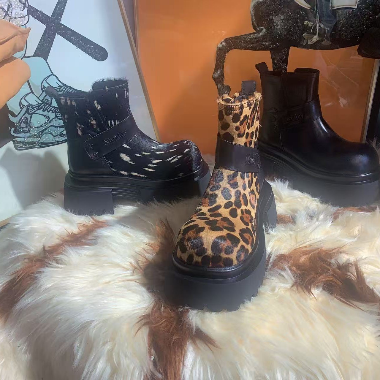 胶粘圆头常规款透气休闲风马丁靴擦色皮系带四季通用真皮牛皮女鞋