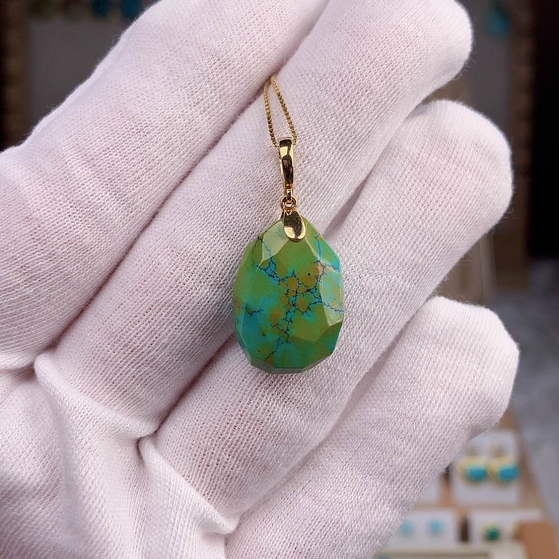 绿松石颈饰18K金镶嵌