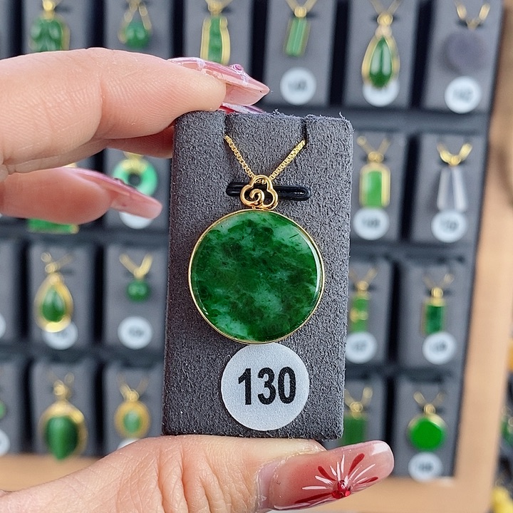 翡翠吊坠(赠链)18K金镶嵌吊坠