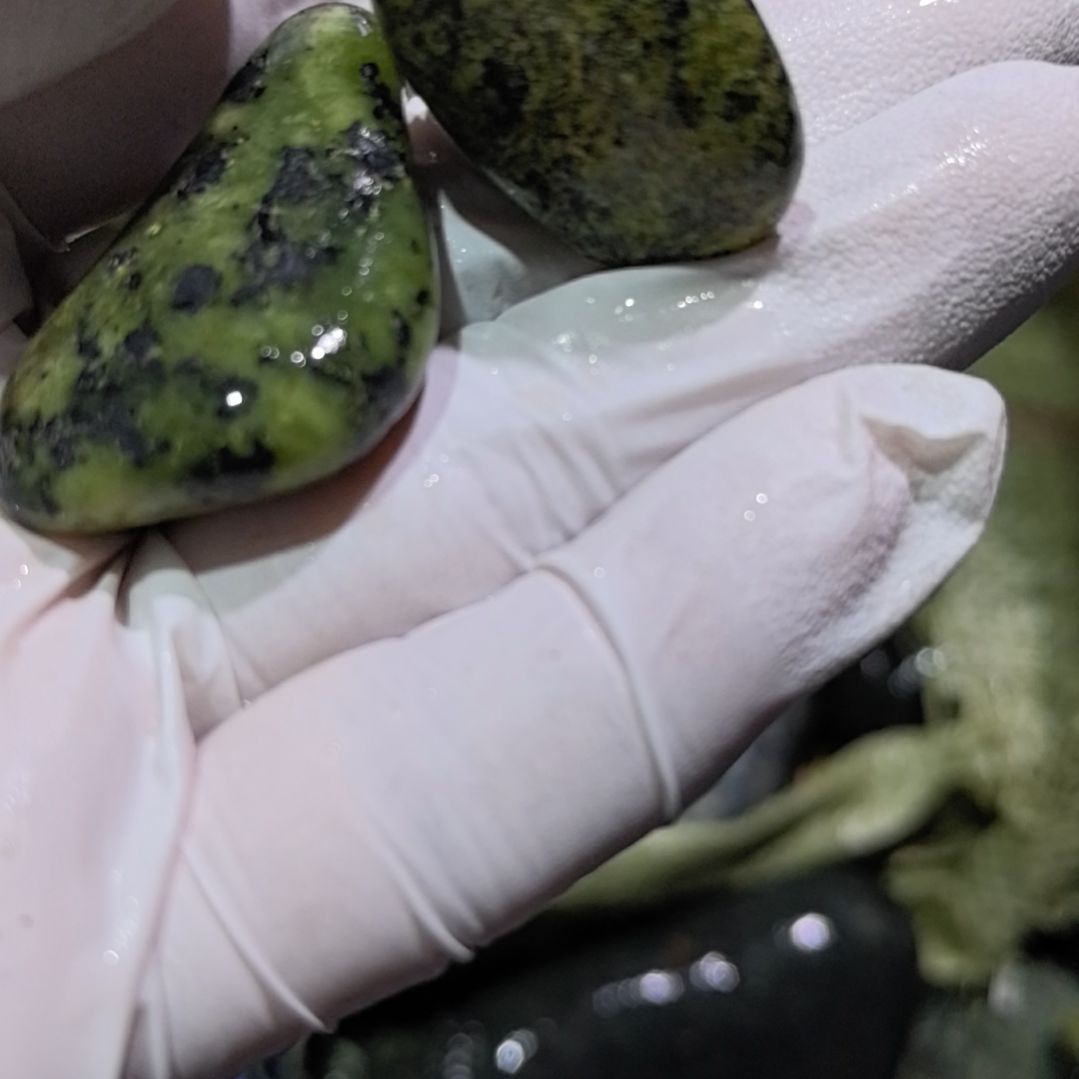 真***惑藏玉药王石原石两个藏玉