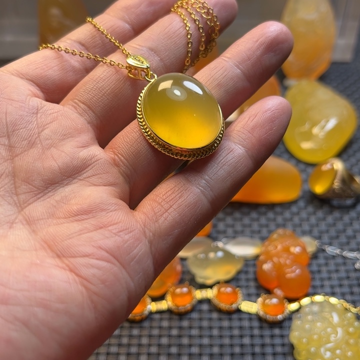 真***本石英质玉未镶嵌旦面