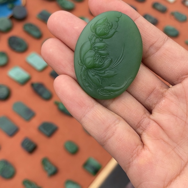 颈饰9K金镶嵌和田玉