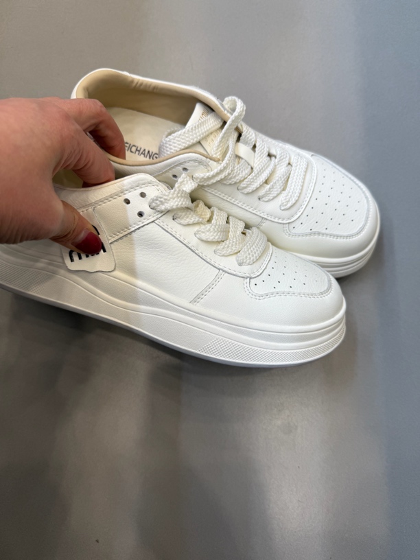 2025新款爆款薄底真皮休闲鞋，小白鞋