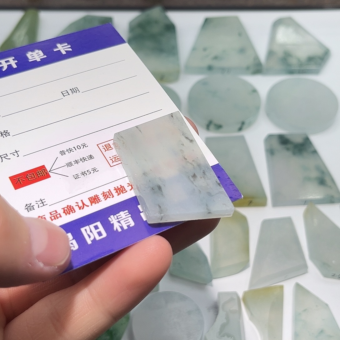 翡翠未镶嵌颈饰8654