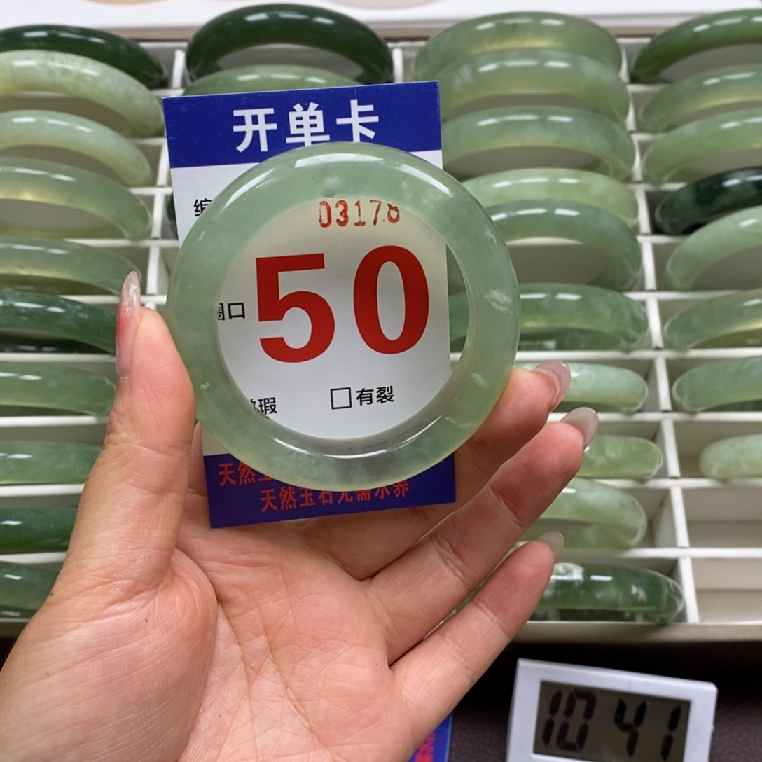 岫玉手镯未镶嵌我