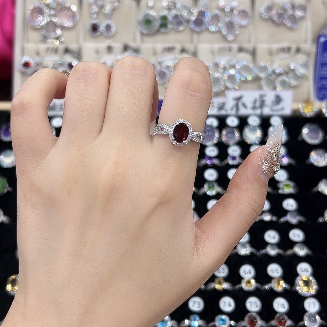 夏***暖戒指石榴石银S925镶嵌