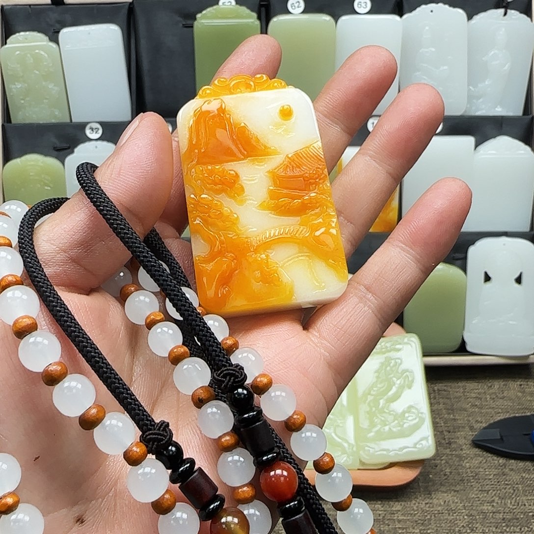 一物一拍皮色山水吊坠