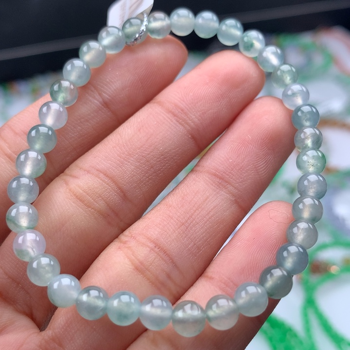 翡翠手镯未镶嵌卡