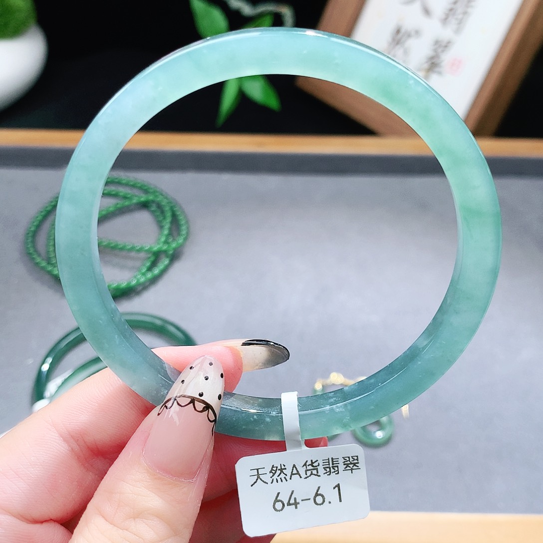 翡翠手镯（圆镯）未镶嵌