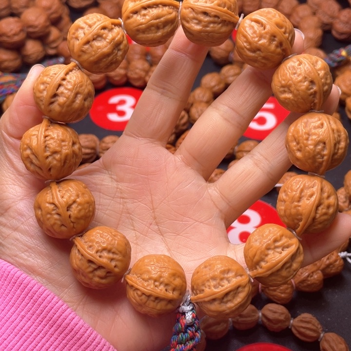 文玩核桃吊坠富甲一方