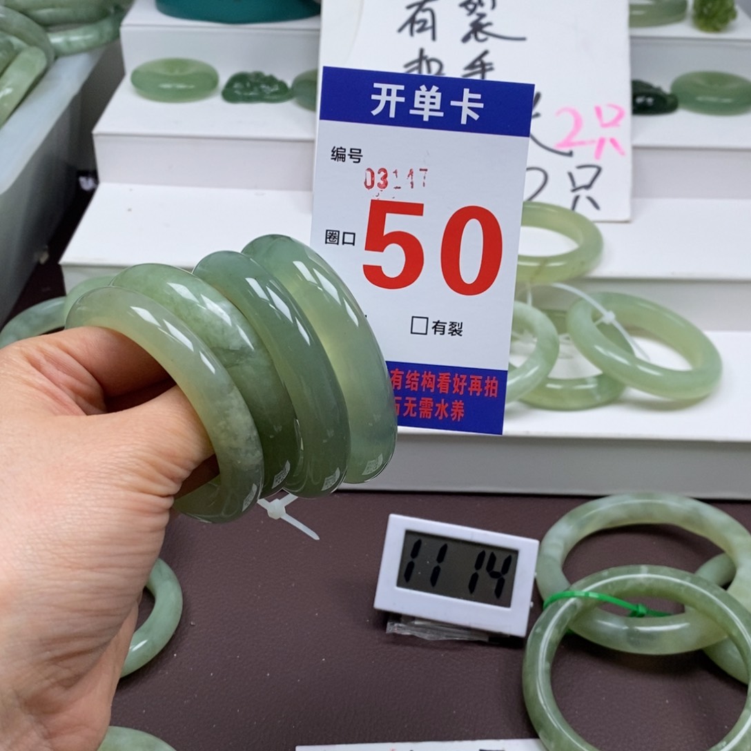 蛇纹石玉手镯未镶嵌