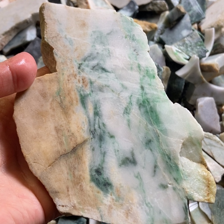 翡翠颈饰未镶嵌天然翡翠