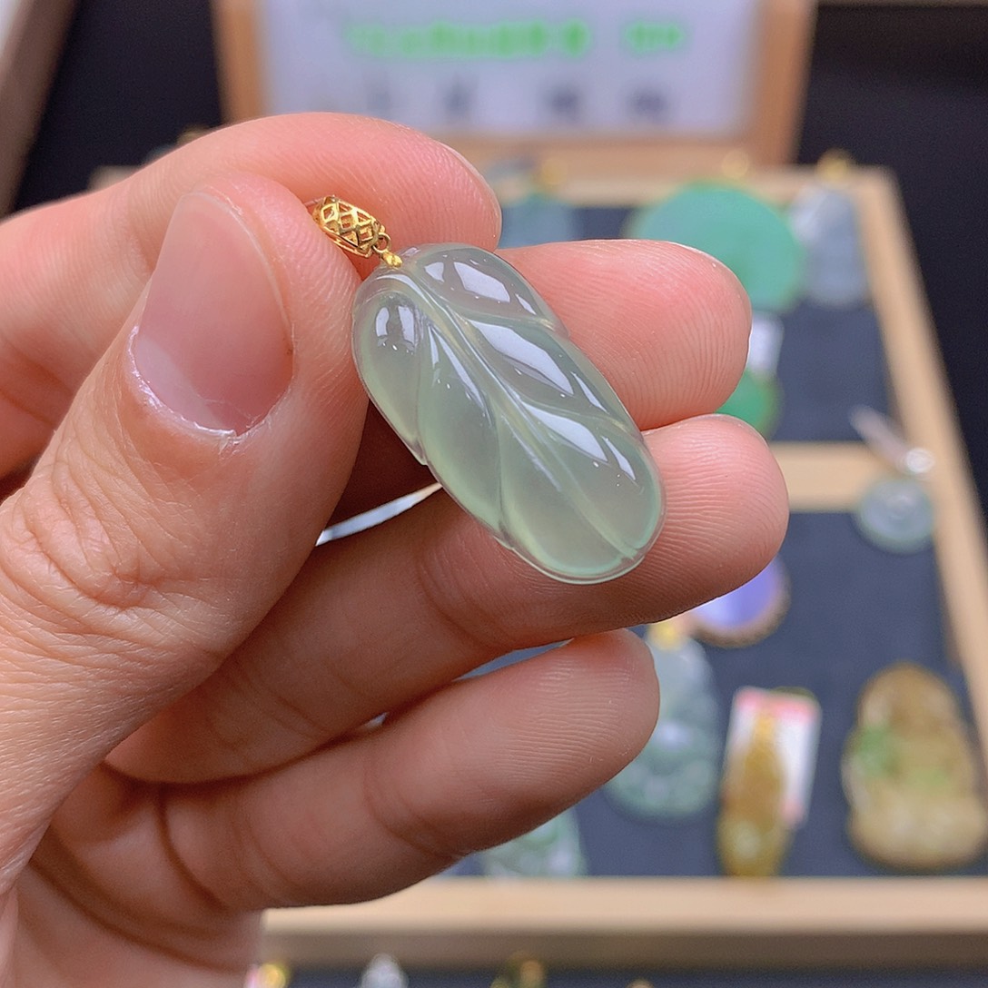 翡翠颈饰18K金镶嵌翡翠