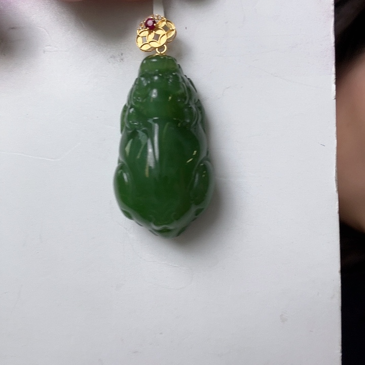 翡翠18K金镶嵌颈饰倩