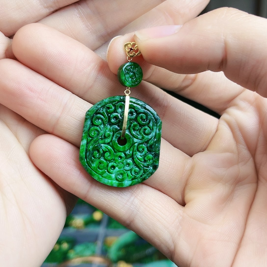 翡翠颈饰18K金镶嵌吊坠