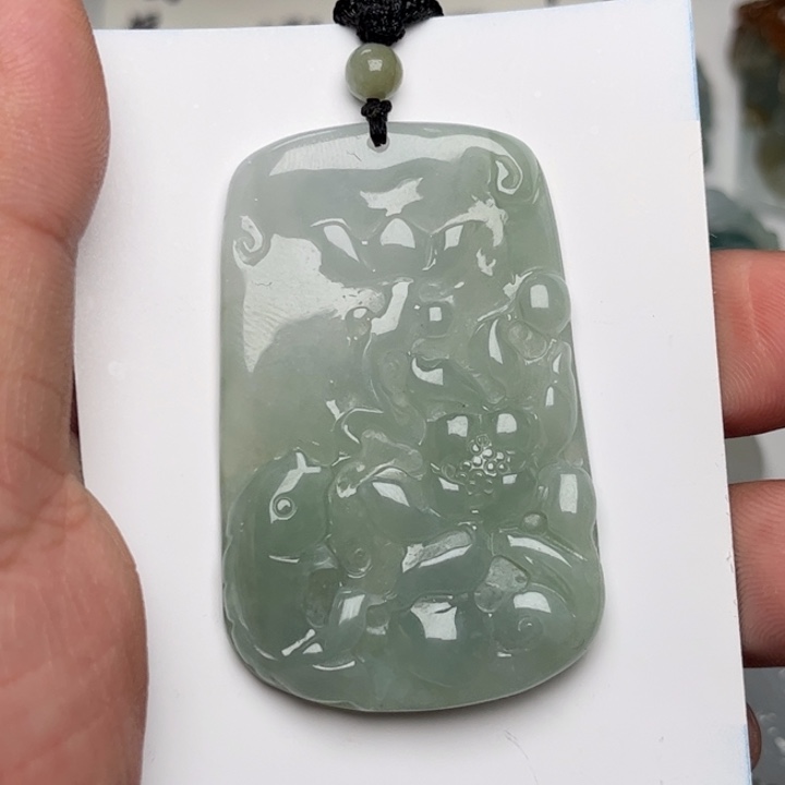 小***八翡翠未镶嵌颈饰荷花鱼