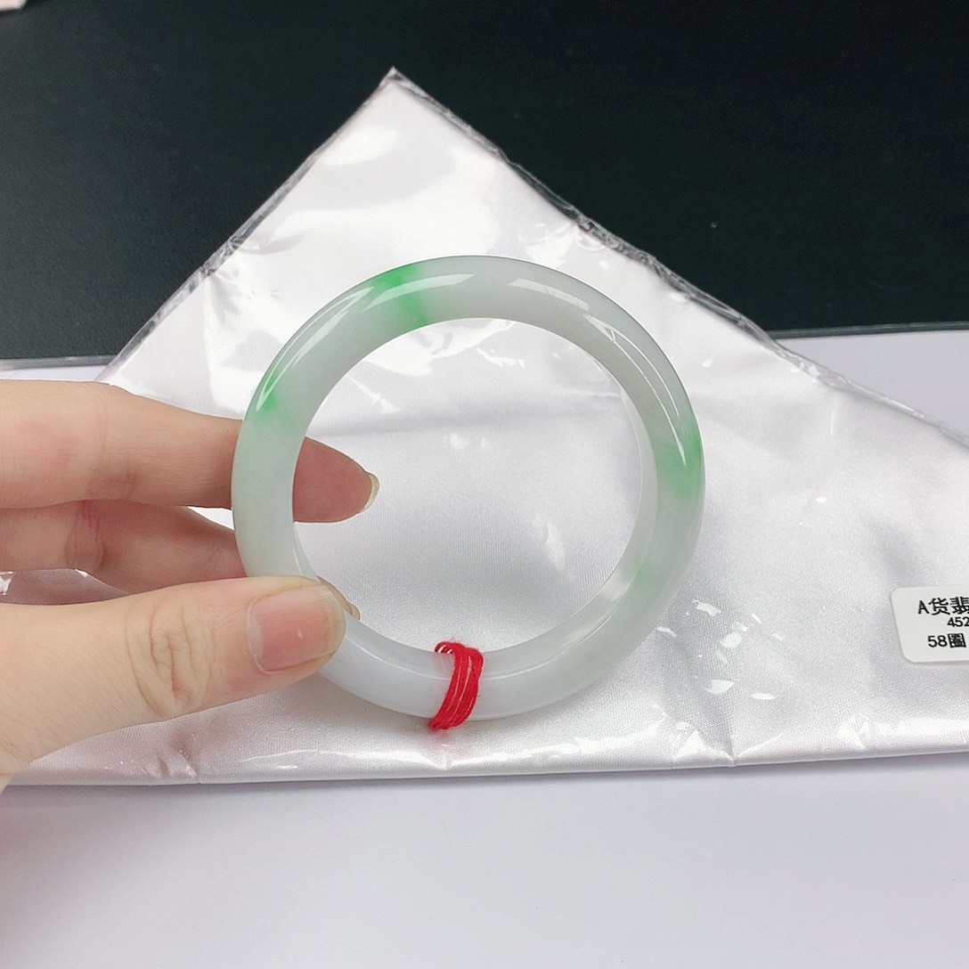 翡翠手镯未镶嵌翡翠537