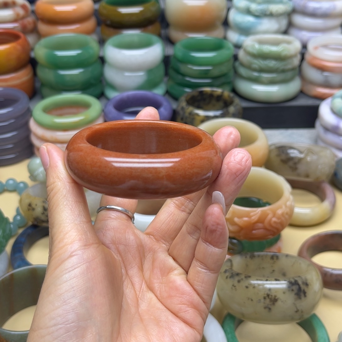 石英质玉手镯未镶嵌向***s不退