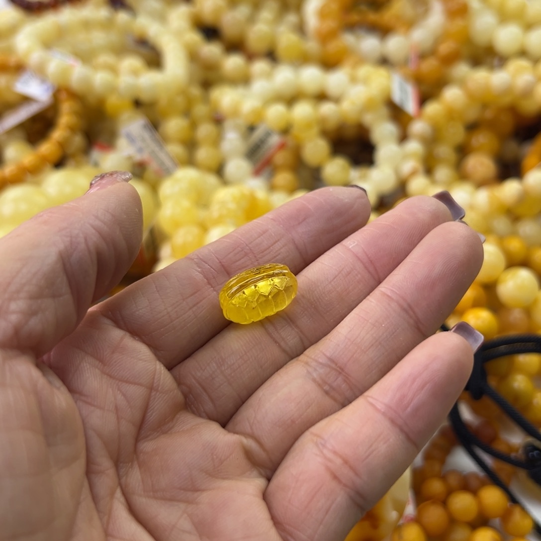 琥珀珠宝奇石未镶嵌
