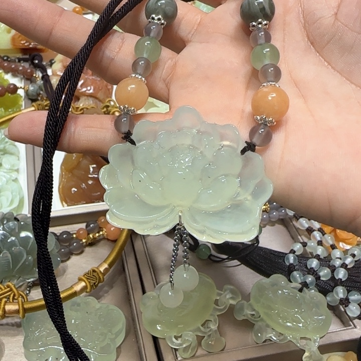 蛇纹石玉吊坠未镶嵌