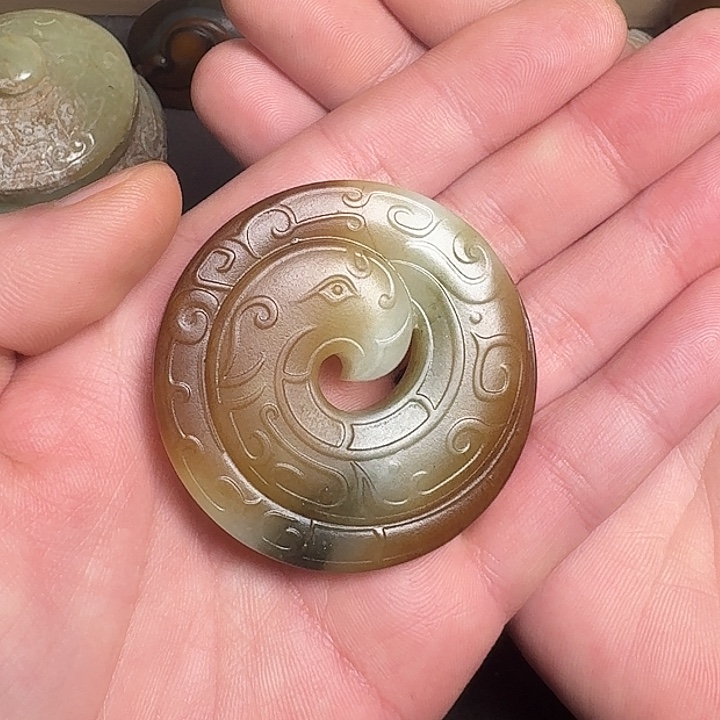 六***顺和田玉未镶嵌颈饰