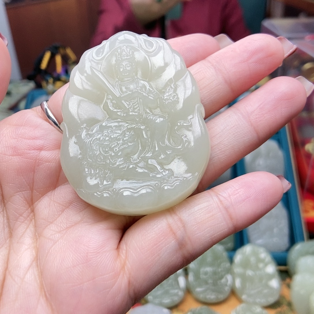 和田玉颈饰未镶嵌没*过