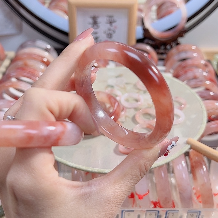 石英质玉手镯未镶嵌容*姐