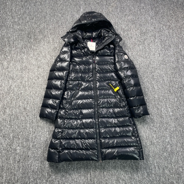 99新 MONCLER 7681/黑色连帽logo贴饰羽绒服外套/0码/98新