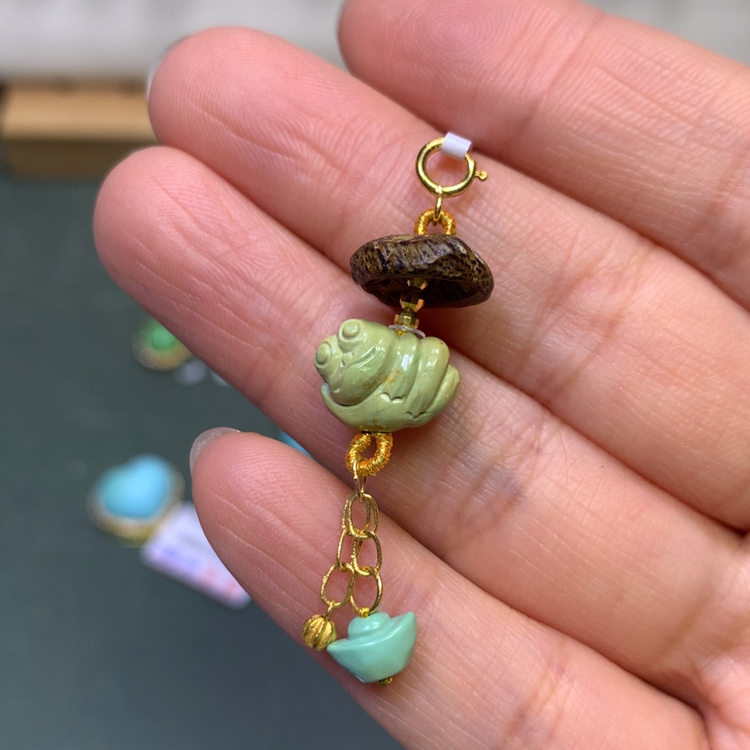 绿松石挂件18K金镶嵌