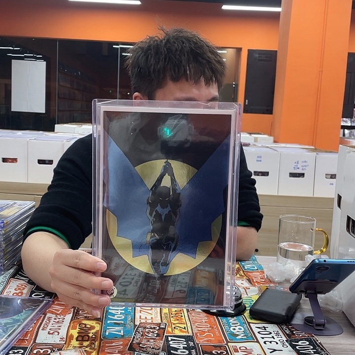 纸蝙蝠侠v4第一期首刷全图泊闪