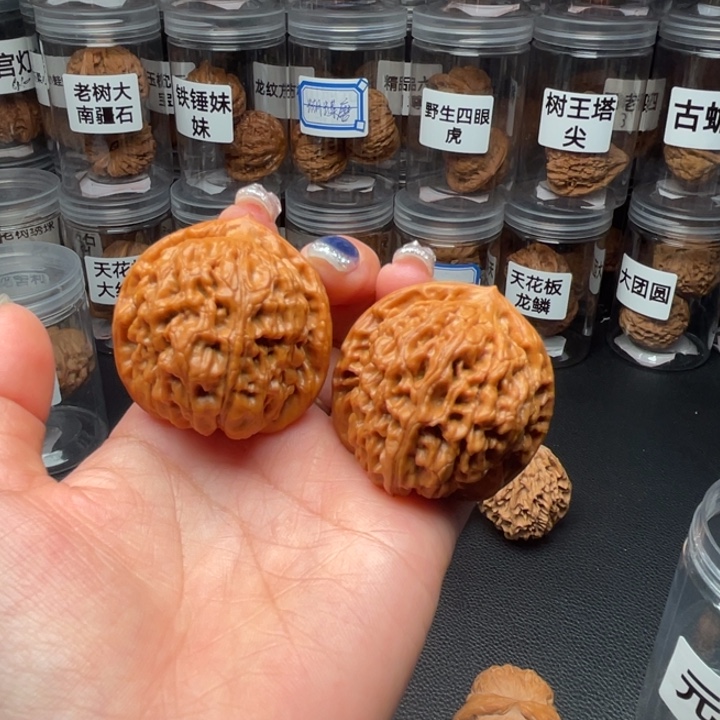 星***季文玩核桃吊坠莲花