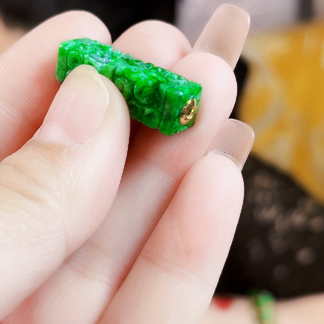 翡翠18K金镶嵌颈饰多样性