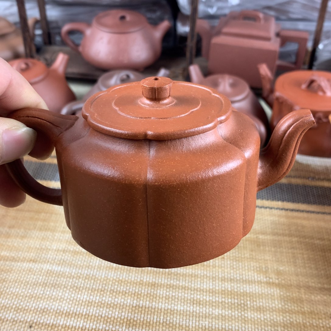 紫砂茶壶宝山满砂红降坡