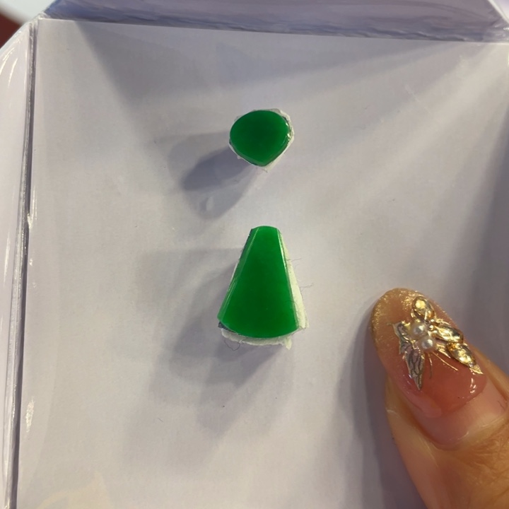 翡翠颈饰未镶嵌无事牌