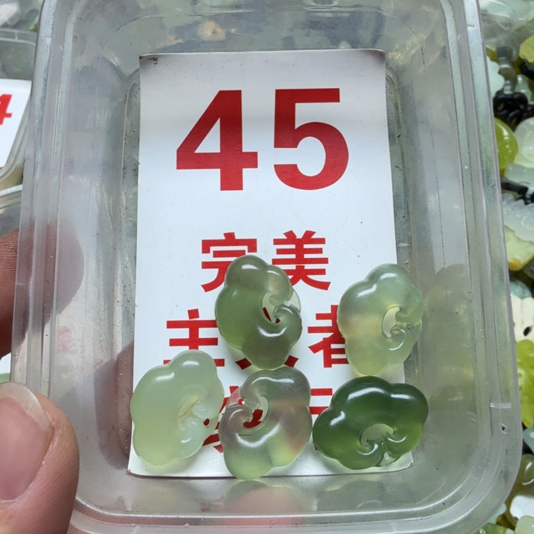 蛇纹石玉吊坠未镶嵌