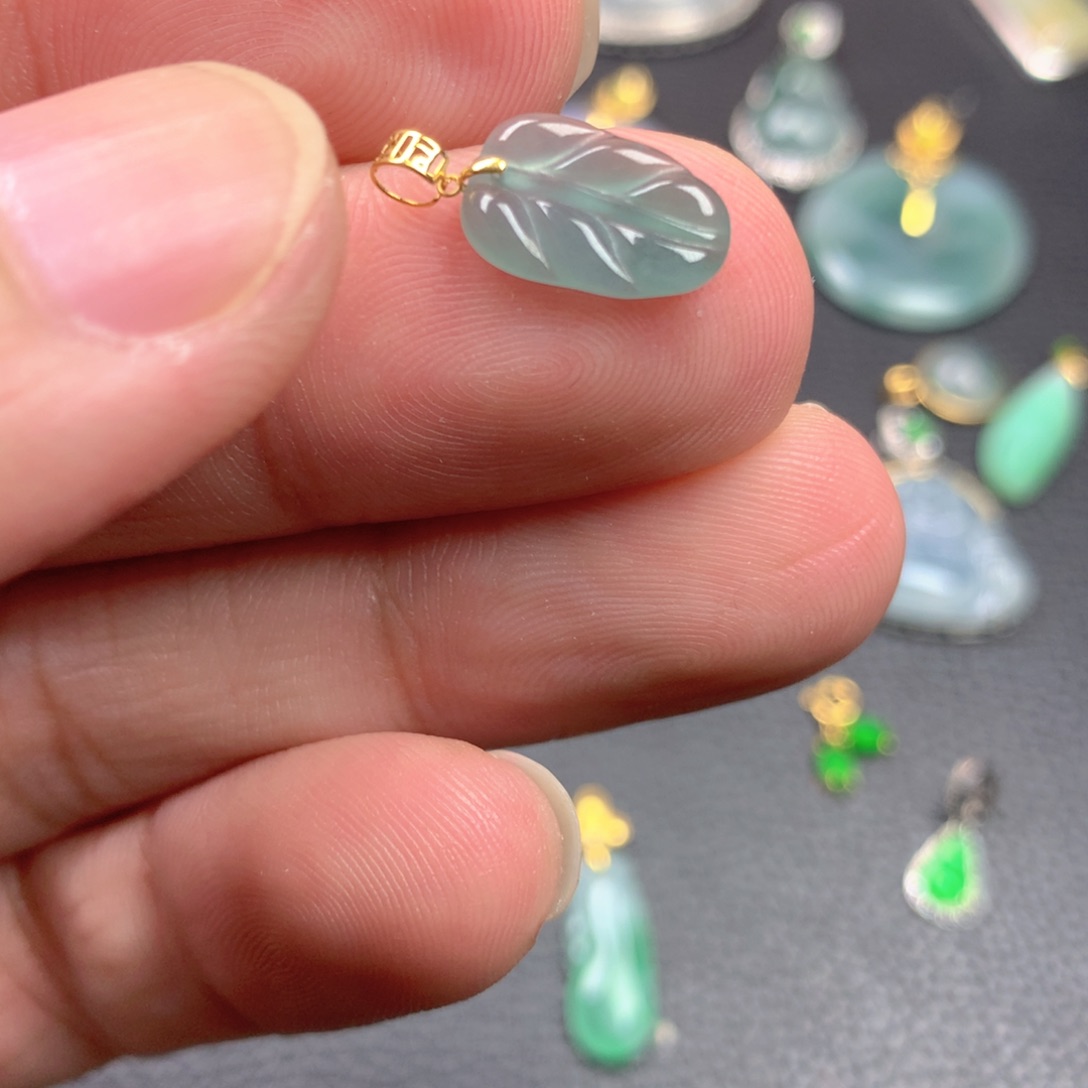 【闪购商品】颈饰18K金镶嵌翡翠翡翠