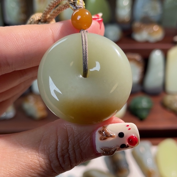 @***泪和田玉未镶嵌颈饰