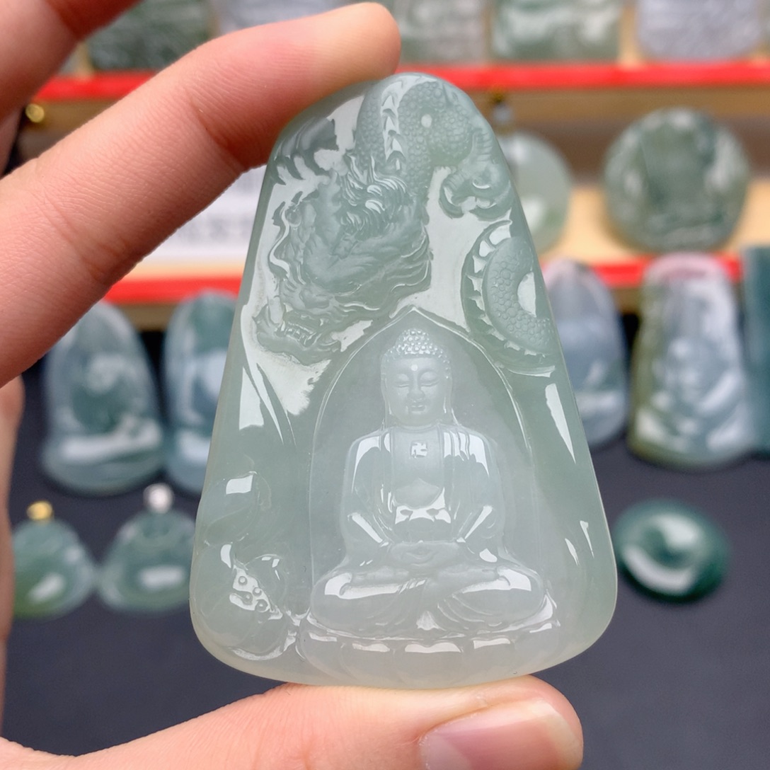 翡翠未镶嵌颈饰大日